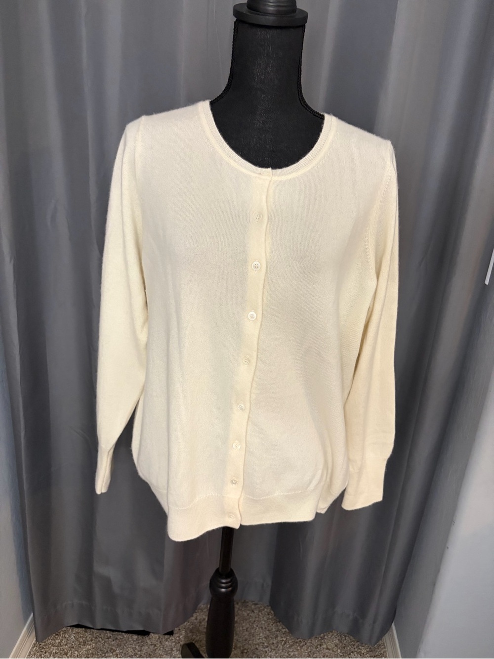 228. Pure Collection Classic Cream Button-Front Women's Sweater, Size 18